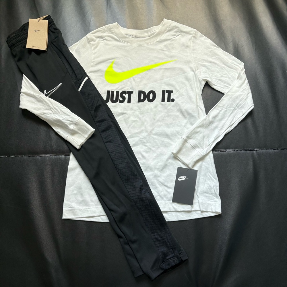 NWT Nike Jogger & long sleeve Tee Set Boys Youth Size Medium